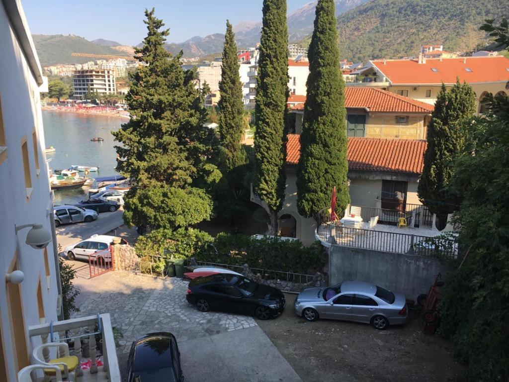 Acika Apartments Rafailovici Exterior photo